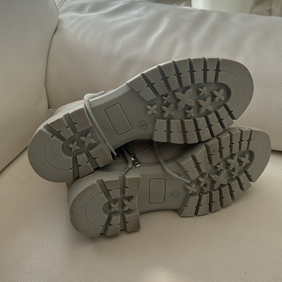 Steve Madden  boots - Picture 2 of 3